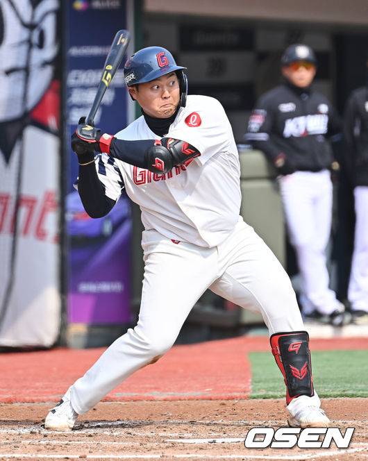 [OSEN=부산, 이석우 기자]  롯데 자이언츠 한동희 100 2026.03.12 / foto0307@osen.co.kr