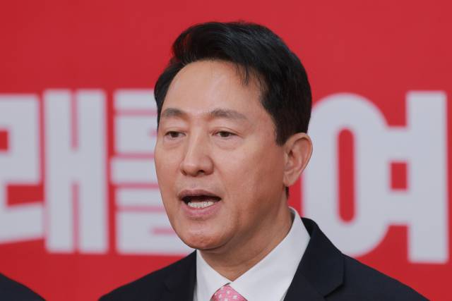 ▲ 6.3 지방선거 서울시장에 도전하는 오세훈 서울시장이 3월 22일 서울 영등포구 여의도 국민의힘 중앙당사에서 열린 광역단체장 후보 면접을 마치고 취재진 질문에 답하고 있다. ⓒ연합뉴스