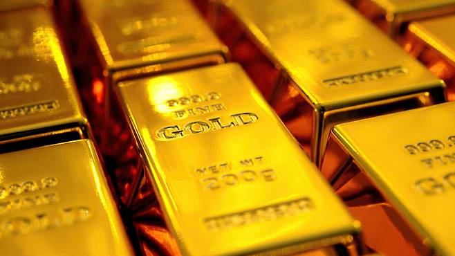 금값이 두 달 만에 약 15~16% 하락하며 개인 자산 약 10조원이 변동성 구간에 들어섰다. 금리와 달러가 시장 방향을 좌우하는 핵심 변수로 떠올랐다. 게티이미지.