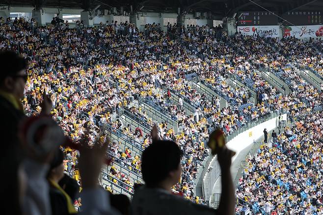 개막전이 열린 잠실야구장. 연합뉴스