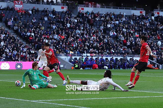 ▲ 홍명보호의 전술적 근간을 흔드는 뼈아픈 교훈을 남겼다. 아무리 실험을 위한 시험대라 할지라도 무기력하게 무너진 수비 라인의 무게감은 결코 가볍게 넘길 사안이 아니다.