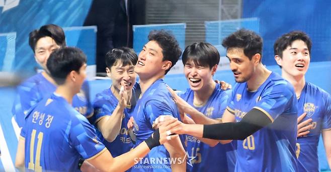 우리카드 선수단. /사진=강영조 선임기자