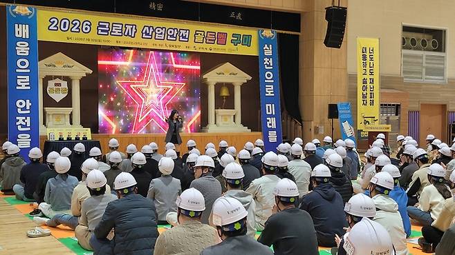 ▲ 식전 공연에서는 '보이스퀸'으로 활동 중인 가수 박은경이 열창을 하고있다. 이봉한 기자