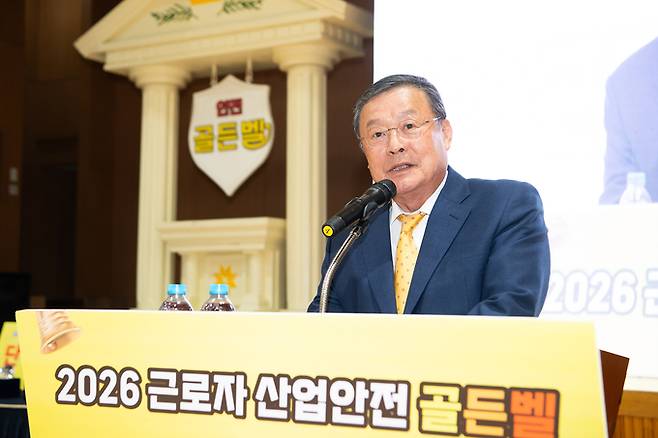 ▲ 한국선 경북일보 대표가 2026 근로자 산업안전 골든벨에서 인사말을 하고있다. 이봉한 기자