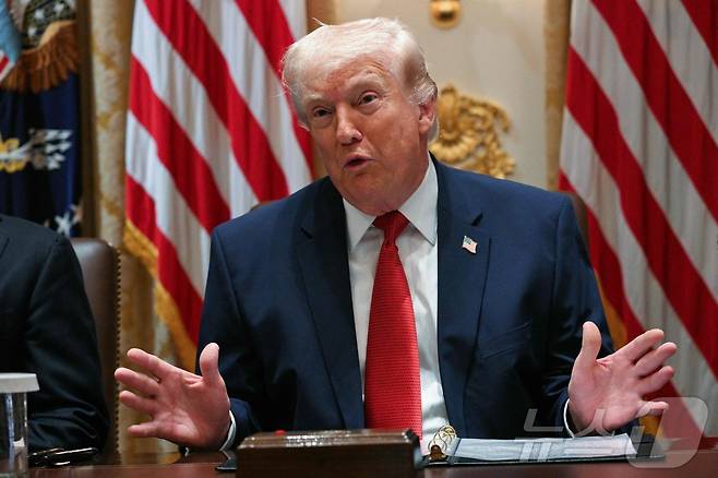 도널드 트럼프 미국 대통령이 26일(현지시간) 워싱턴DC 백악관에서 각료회의를 주재하고 있다. 2026.03.26. ⓒ AFP=뉴스1