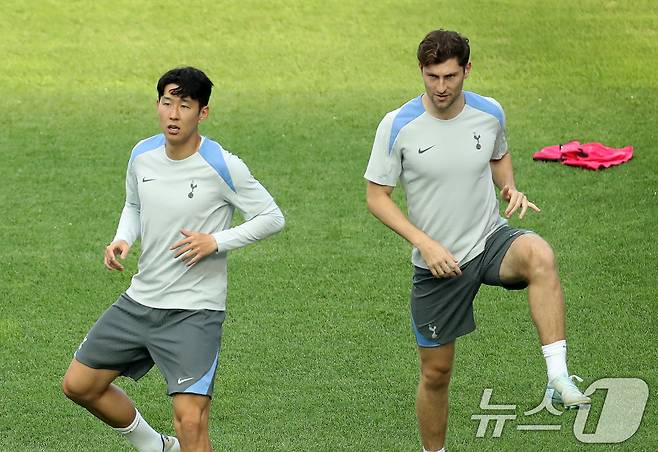 토트넘 홋스퍼 시절 손흥민과 벤 데에비스. ⓒ 뉴스1 오대일 기자