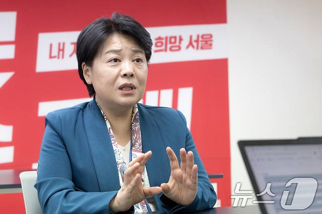 윤희숙 서울시장 예비후보가 9일 서울 여의도 본인 캠프 사무실에서 뉴스1과 인터뷰하고 있다. ⓒ 뉴스1 이승배 기자