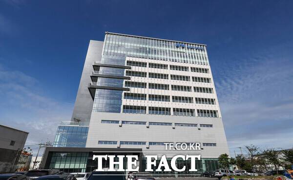 2차전지 투자 열풍을 이끌었던 금양이 2년 연속 감사의견 거절 통보를 받으며 상장폐지 수순을 밟고 있다. /금양