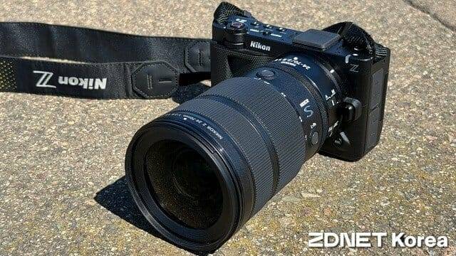 니콘 ZR과 조합한 니코르 Z 24-70mm f/2.8 S Ⅱ 렌즈. (사진=지디넷코리아)
