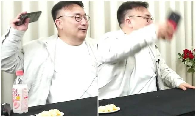 개그맨 이혁재씨가 유튜브에서 휴대폰을 던지는 시늉을 하고 있다./ 유튜브 '국재시장'