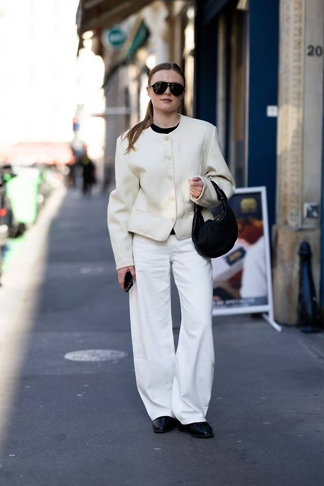 흰색 청바지 코디 | 사진 Valentina Frugiuele//Getty Images
