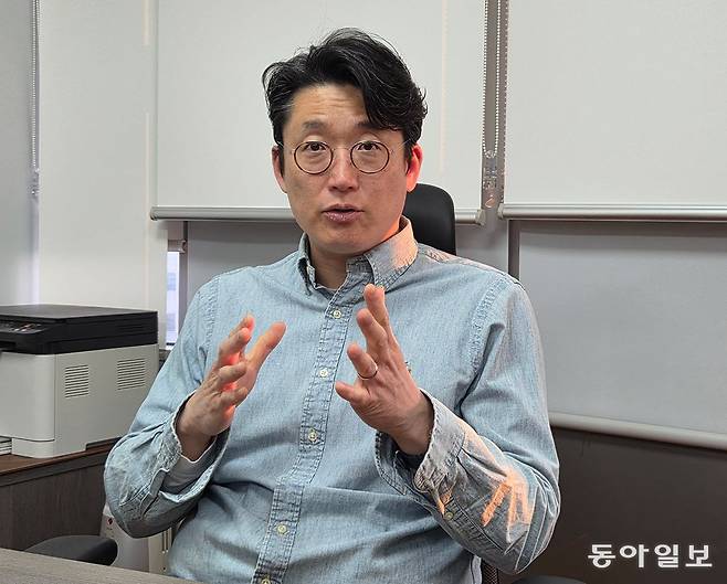 12일 서울 연세대 신촌캠퍼스에서 만난 한남식 연세대 양자정보학과 교수(영국 케임브리지대 밀너의약연구소 AI연구센터장). 이병구 동아사이언스 기자 2bottle9@donga.com