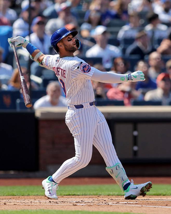 <yonhap photo-4761=""> Mar 26, 2026; New York City, New York, USA; New York Mets third baseman Bo Bichette (19) follows through on an RBI sacrifice fly against the Pittsburgh Pirates during the first inning at Citi Field. Mandatory Credit: Brad Penner-Imagn Images/2026-03-27 09:56:52/ <저작권자 ⓒ 1980~2026 ㈜연합뉴스. 무단 전재 재배포 금지, AI 학습 및 활용 금지></yonhap>