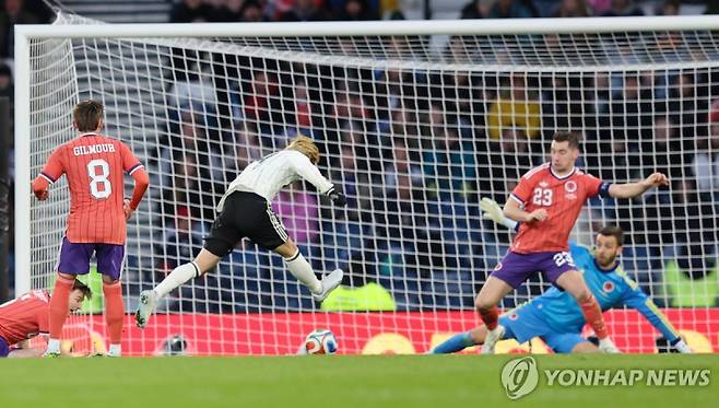 결승골을 터트리는 일본의 이토 준야_[EPA=연합뉴스]