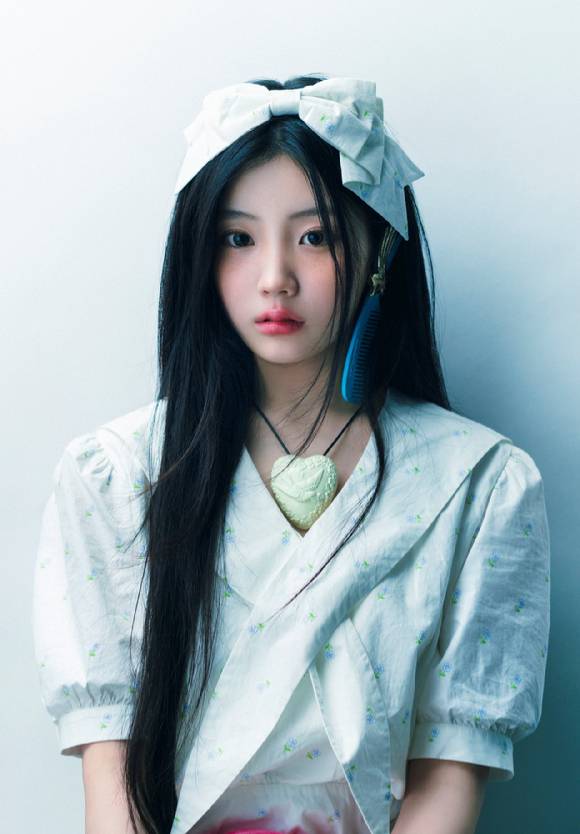 투썸플레이스 신규 캠페인 모델 아일릿 원희. [사진=투썸플레이스]