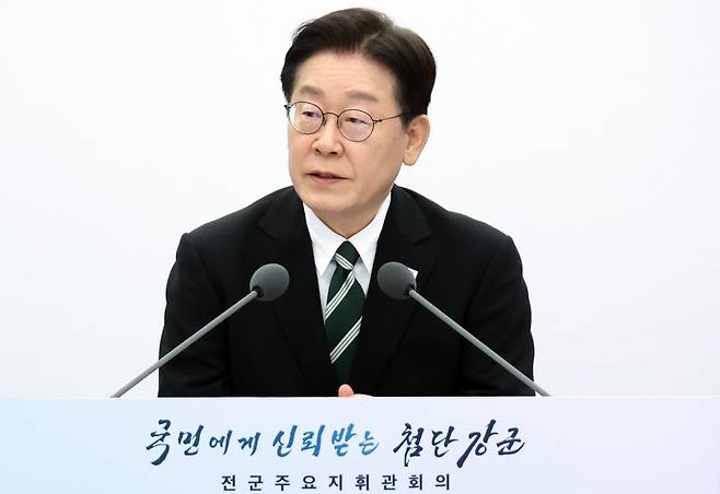 이재명 대통령이 27일 서울 용산구 국방부에서 열린 전군 주요 지휘관 회의에서 발언하고 있다. 뉴스1