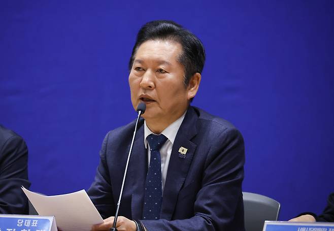 정청래 더불어민주당 대표가 30일 서울 여의도 국회에서 열린 최고위원회의에서 발언하고 있다. [연합뉴스]