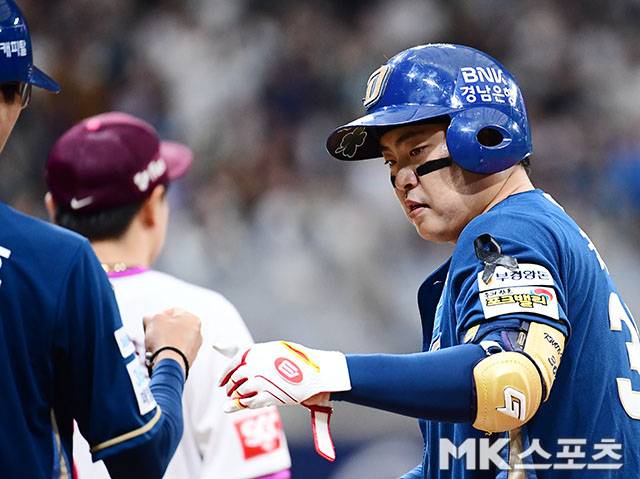 2025년 4월 6일 오후 서울 고척스카이돔에서 ‘2025 신한 SOL뱅크 KBO 리그’ NC 다이노스와 키움 히어로즈 경기가 열렸다. 3회초 1사 3루에서 NC 권희동이 1타점 적시타를 치고 출루하고 있다. 사진=김영구 기자