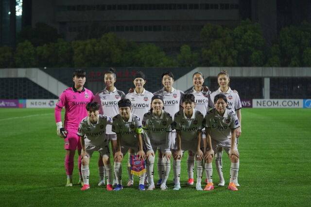 수원FC 위민이 우한을 제압하고 아시아축구연맹(AFC) 여자 챔피언스리그(AWCL) 4강에 올랐다./수원FC 위민