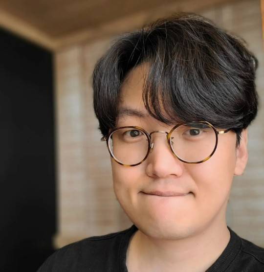 황석희 소셜 미디어