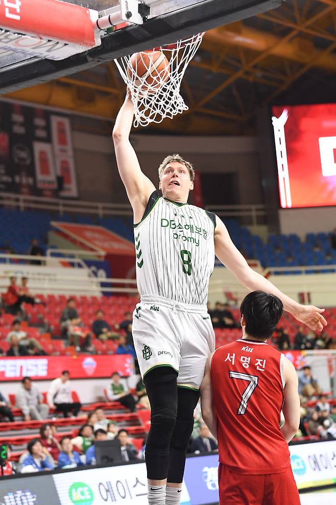 [서울=뉴시스] 프로농구 원주 DB의 헨리 엘런슨. (사진=KBL 제공) *재판매 및 DB 금지