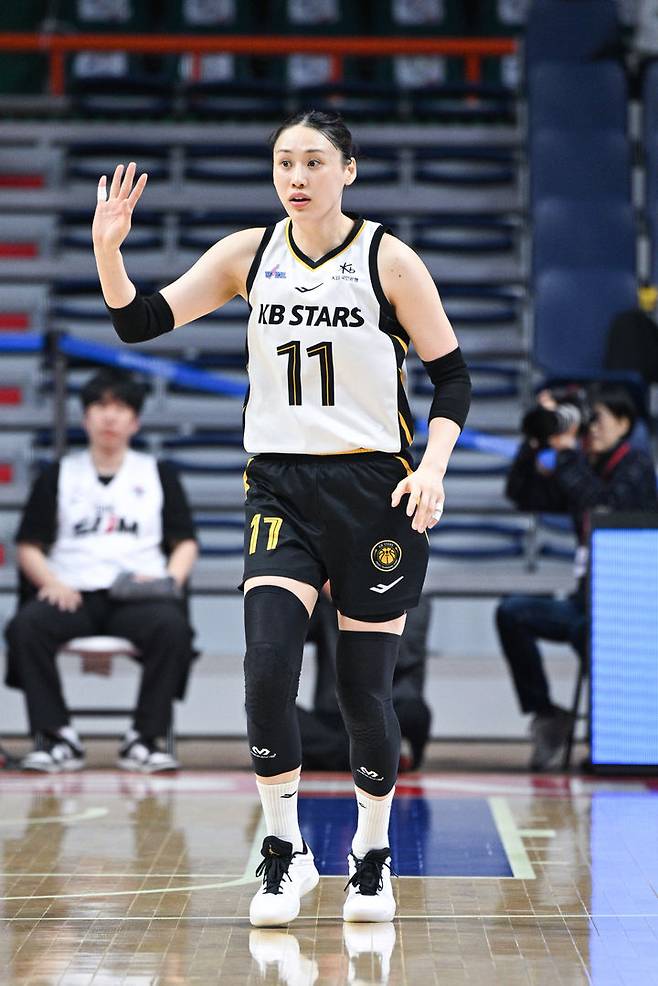 [서울=뉴시스] 여자프로농구 청주 KB국민은행의 강이슬. (사진=WKBL 제공)