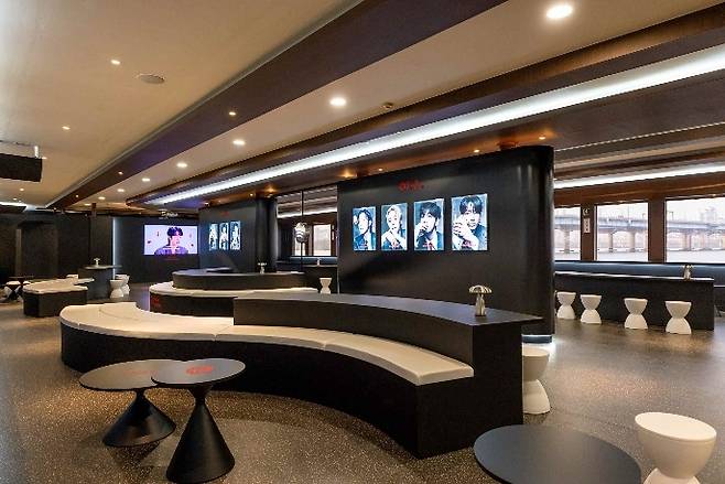 Spotify X BTS SWIMSIDE 크루즈 내부 포토존. 사진 제공=스포티파이