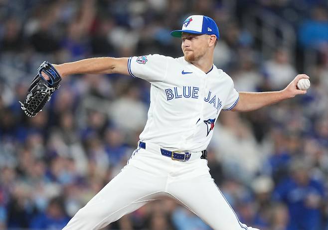 토론토 좌완 에릭 라우어가 30일 애슬레틱스전에서 힘껏 투구하고 있다. 토론토  |  AP연합뉴스