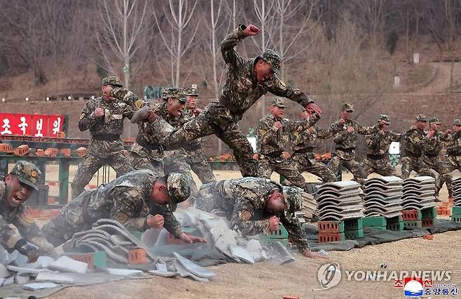 김정은, 총참모부 작전국 직속 특수부대 훈련 참관 (평양 조선중앙통신=연합뉴스) 김정은 북한 국무위원장이 총참모부 작전국 직속 특수작전훈련부대 전투원들의 훈련 실태를 점검하고 훈련을 참관했다고 조선중앙통신이 29일 보도했다. 2026.3.29 
    [국내에서만 사용가능. 재배포 금지. For Use Only in the Republic of Korea. No Redistribution] nkphoto@yna.co.kr