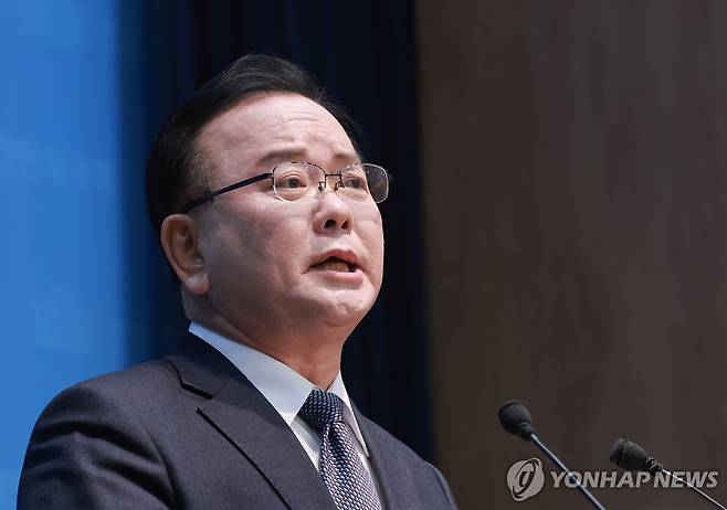 대구시장 출마 선언하는 김부겸 전 총리 (서울=연합뉴스) 신현우 기자 = 김부겸 전 국무총리가 30일 서울 여의도 국회 소통관에서 대구시장 출마를 선언하고 있다. 2026.3.30 nowwego@yna.co.kr