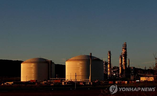 호주 LNG 플랜트 2011년 4월 18일(현지시간) 촬영된 호주 웨스트오스트레일리아(WA)주 소재 '우드사이드 에너지그룹'의 LNG 시설 
[로이터 연합뉴스 자료사진. 재판매 및 DB 금지]