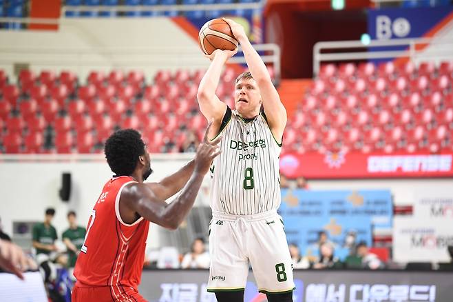 DB 헨리 엘런슨의 공격 [KBL 제공. 재판매 및 DB 금지]