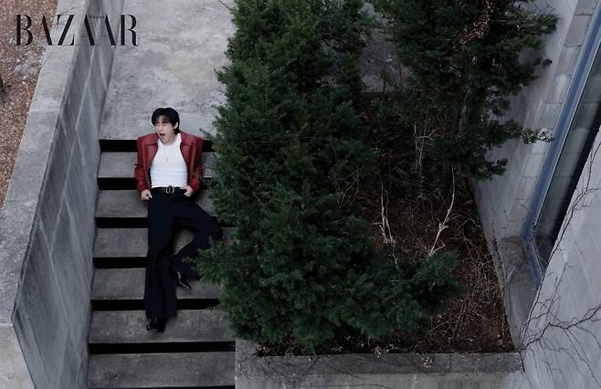 배우 김성철, '하퍼스 바자' 4월 호 공개 <사진 제공 : 하퍼스 바자 코리아(Harper’s BAZAAR)>