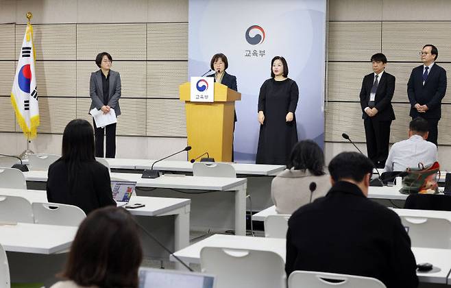 김문희 한국교육과정평가원장이 31일 세종시 정부세종청사에서 2027학년도 수능 시행기본계획을 발표하고 있다. (사진=교육부 제공)