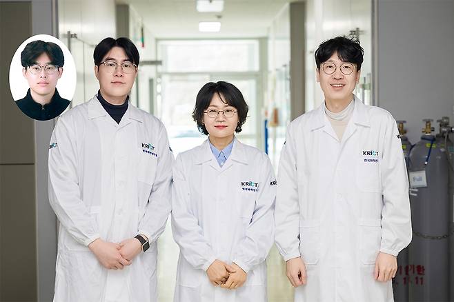 (왼쪽부터) 정명훈 박사후연구원, 박병욱 선임연구원, 한미정 책임연구원, 강영훈 책임연구원