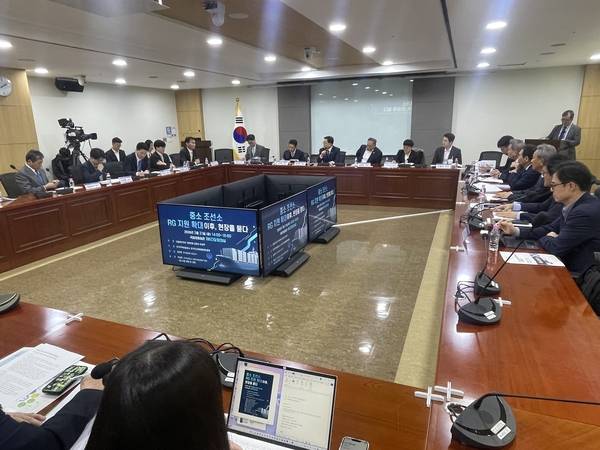 허성무·김원이 더불어민주당 국회의원 주최 '중소 조선소 RG 지원 확대 이후 현장을 묻다' 토론회가 31일 오후 국회 의원회관에서 열리고 있다. /김두천 기자