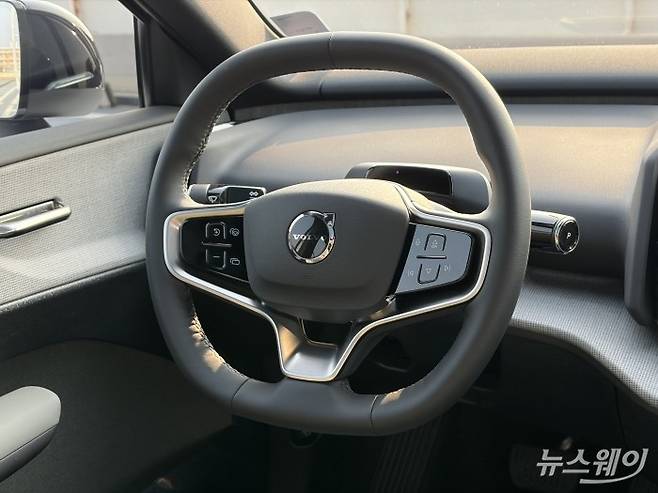 볼보 EX30 CC 스티어링 휠. 사진=권지용 기자