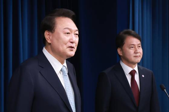 윤석열 전 대통령과 김주현 전 민정수석.〈사진=연합뉴스〉