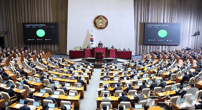 31일 서울 여의도 국회에서 열린 제433회국회(임시회) 제3차 본회의에서 법안이 통과되고 있다. 2026.3.31 ⓒ 뉴스1 이승배 기자