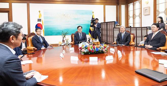 우원식 국회의장이 30일 서울 여의도 국회 의장집무실에서 열린 초당적 개헌추진을 위한 제정당 2차 연석회의에서 모두발언하고 있다. 2026.3.30/뉴스1