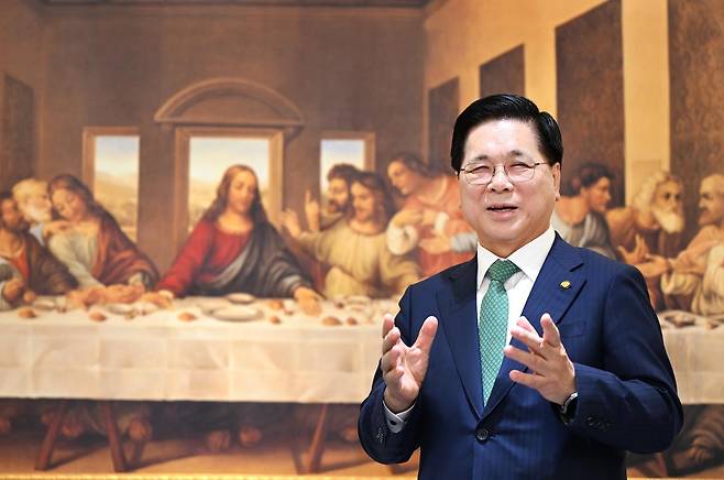 이영훈 대회장은 “한국교회가 겪고 있는 위기를 덮으려 하거나 외부 비판에 방어적으로만 대응하는 것은 어리석은 일”이라며 “우리 교계 지도자들이 초심으로 돌아간다면 지금의 위기를 한국교회를 근본적으로 쇄신할 수 있는 전화위복의 기회로 만들 수 있다고 믿는다”라고 말했다. 여의도순복음교회 제공