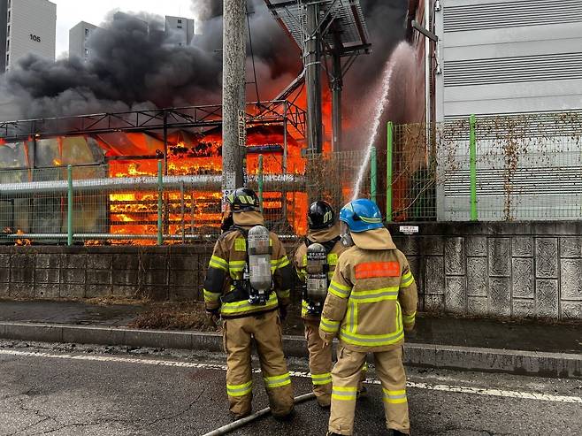 경기 양주시 공장 화재 현장. 경기북부소방재난본부 제공