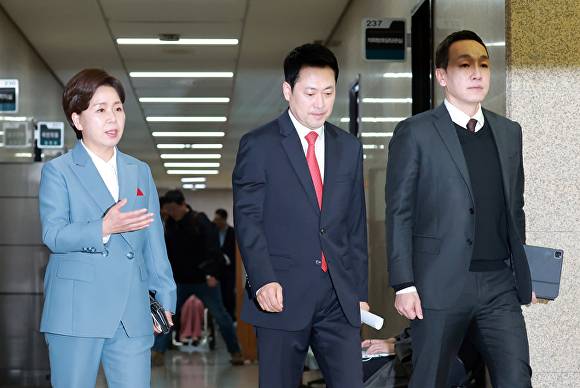 국민의힘 장동혁 대표 등 지도부들 [사진=연합뉴스]