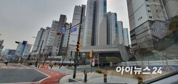 서울특별시 성북구 길음동에 위치한 대단지 아파트 '래미안센터피스' 전용 84㎡는 17억~19억원 수준에 거래되며 신고가를 찍고있다. [사진=김민지 기자]