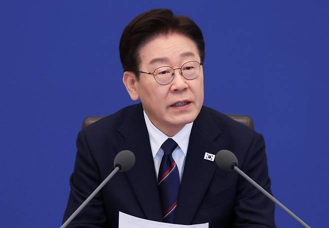 이재명 대통령이 31일 청와대에서 열린 국무회의에서 발언하고 있다. 연합뉴스