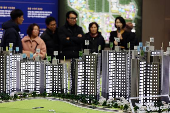 서울의 한 롯데캐슬 아파트 건본주택 전경. 뉴스1