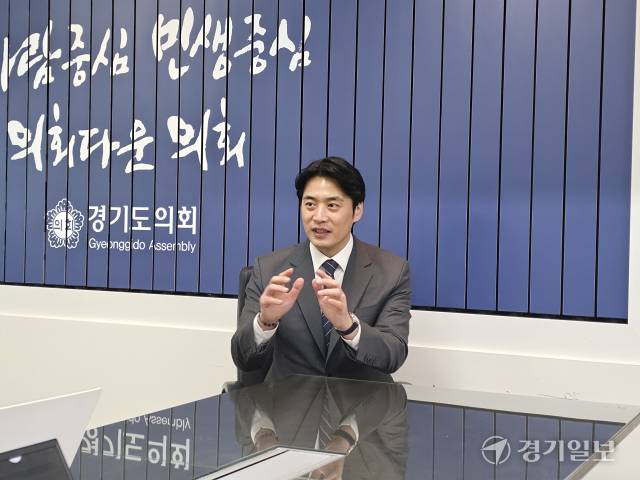 한준호 더불어민주당 경기도지사 경선 후보(고양을)가 경기일보와의 인터뷰에서 경기도 대도약 비전을 제시하고 있다. 이진기자