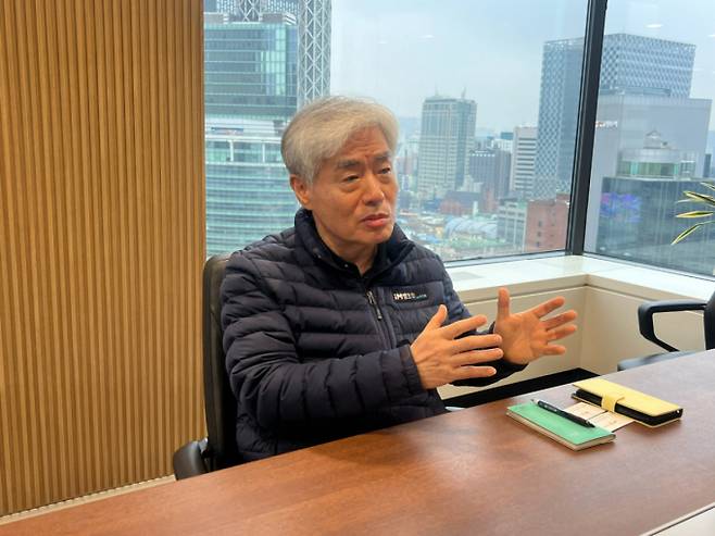 윤기산 기업금융지점장(65)이 지난 18일 서울 중구 iM금융센터 건물에서 본지와 인터뷰를 진행하고 있다. /사진=박소연 기자