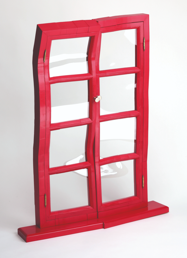 마르셀 뒤샹의 ‘프레시 위도’를 패러디한 ‘프레셔 위도(Fresher Widow)’. 구부러진 창틀에서 균형감과 긴장이 동시에 느껴진다.