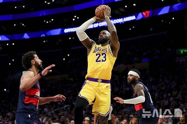 [로스앤젤레스=AP/뉴시스] 미국프로농구(NBA) 로스앤젤레스 레이커스의 르브론 제임스. 2026.03.30.
